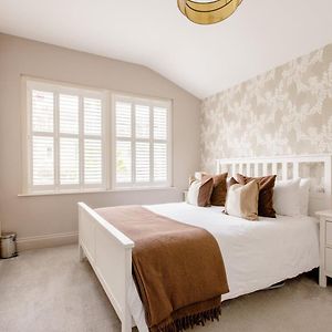 Clapham - Kingsize Bed - En-suite - Quiet with Garden Views - HOMESTAY